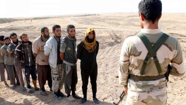 1.000 chiến binh IS tự "nộp mình" cho liên quân Mỹ