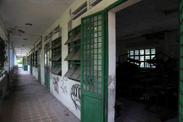 Rợn người cảnh hoang phế bên trong ngôi trường bạc tỷ bỏ hoang ở Sài Gòn 14