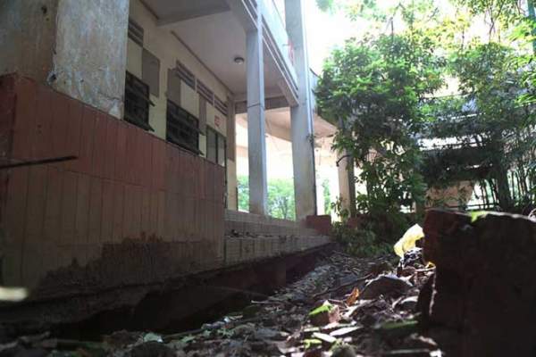 Rợn người cảnh hoang phế bên trong ngôi trường bạc tỷ bỏ hoang ở Sài Gòn 4