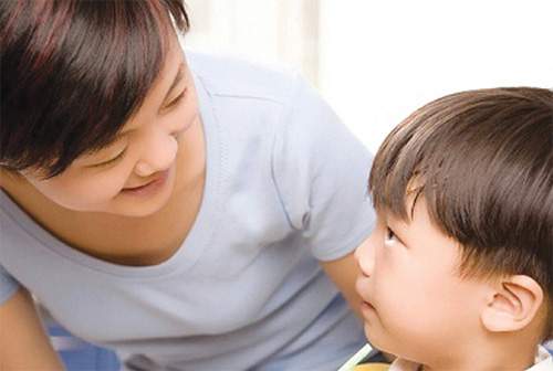 Tính nhút nhát ở trẻ em: Bố mẹ lơ là, con thiệt thòi!
