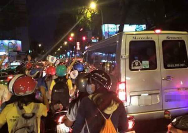 Hơn 100 vệ sĩ hộ tống T-ara tại Việt Nam để tránh fan cuồng 3