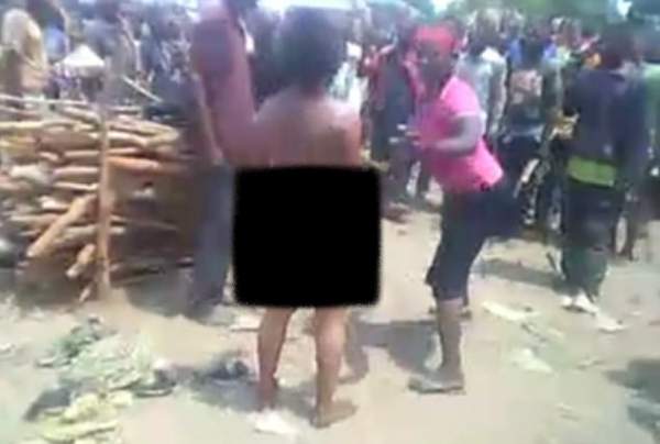 Phẫn nộ vụ phụ nữ bị hãm hiếp, chặt đầu trước đám đông ở Congo