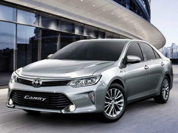 Toyota Camry 2017 ở Việt Nam giá từ 997 triệu đồng