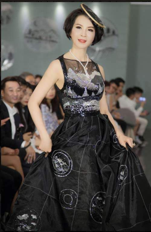 Thanh Mai U50 vẫn đẹp như tiên với váy trăm triệu đính ngàn viên pha lê 5