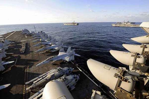 Cận cảnh cuộc tập trận hiếm của 3 tàu sân bay Mỹ 7