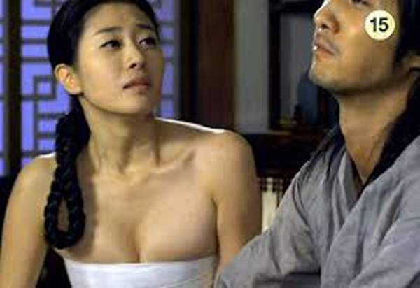 Phim Hàn cũng gây tranh cãi vì hanbok hở nửa ngực 2