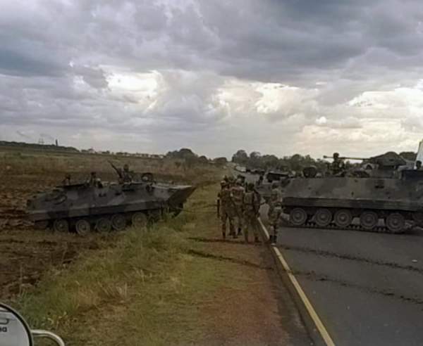 Nổ lớn ở thủ đô Zimbabwe, quân đội chiếm đài truyền hình quốc gia 3
