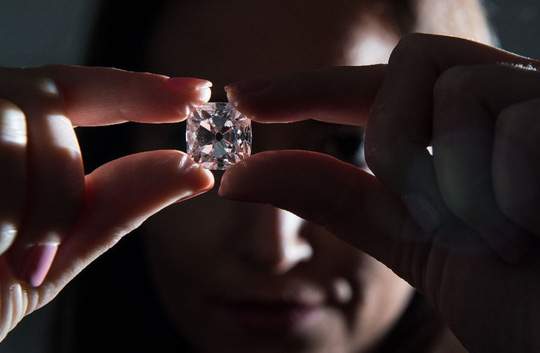 Kim cương khổng lồ giá 33,7 triệu USD 2