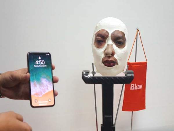 CEO Nguyễn Tử Quảng: iPhone X dễ bị đánh lừa bằng mặt nạ nửa thật nửa giả 5