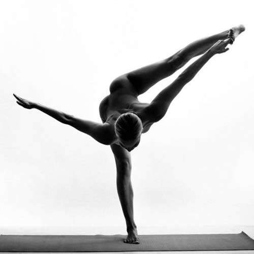 Những hình ảnh tập yoga khỏa thân khiến người xem không dám thở mạnh 11