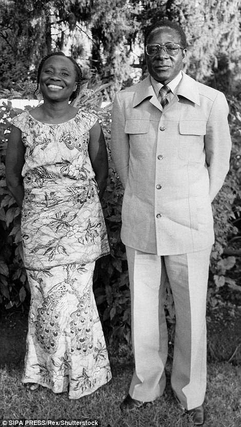 Hai người vợ tạo nên cuộc đời tổng thống Zimbabwe