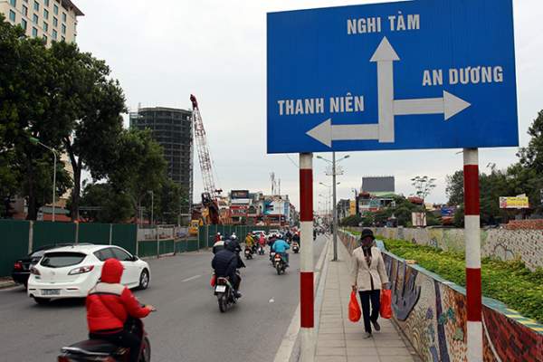 HN: Thi công cầu vượt An Dương - Thanh Niên, đường Nghi Tàm ùn tắc kéo dài 2