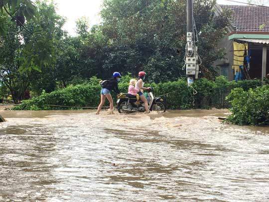 Phú Yên: Nước sông đột ngột lên cao, 1 người bị cuốn trôi