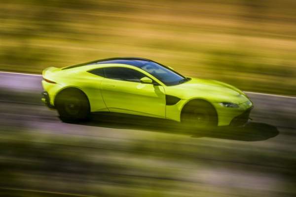 Tuyệt tác Aston Martin Vantage 2018 giá 3,4 tỷ đồng 2