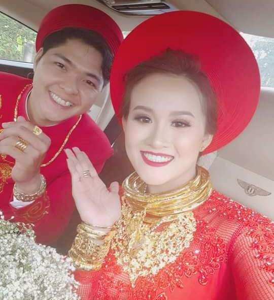 Cô dâu đeo vàng trĩu cổ trong đám cưới "khủng" ở Đồng Nai 2