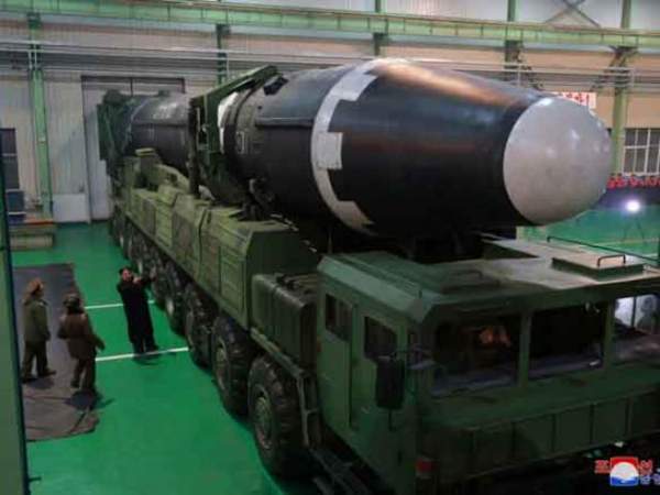 Quan chức Mỹ: Tên lửa mạnh nhất của Triều Tiên bị vỡ trên không trung 5