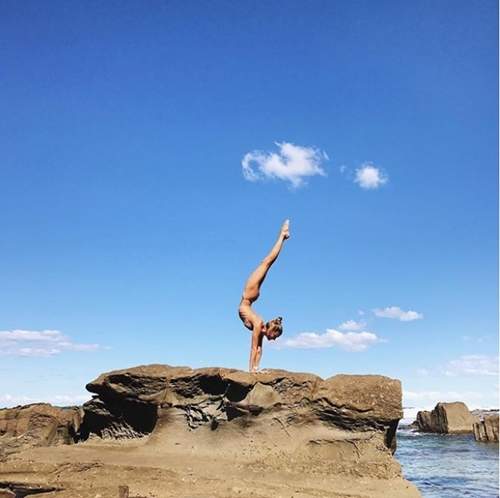 "Mỹ nhân yoga" đẹp phát hờn khi mặc bikini tập luyện 6
