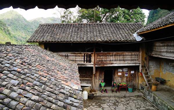 Ở Hà Giang, có một ngôi nhà cổ đẹp lạ ẩn mình giữa cao nguyên đá 2