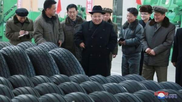 Điểm kỳ lạ trong những bức ảnh thị sát của nhà lãnh đạo Triều Tiên 14