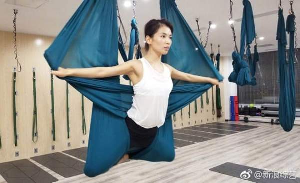 "A Châu" Thiên long bát bộ trẻ như gái 18 nhờ yoga bay lượn 5