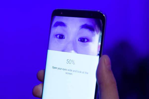 Không ăn theo Face ID, Galaxy S9 vẫn sẽ có máy quét mống mắt xịn hơn 2