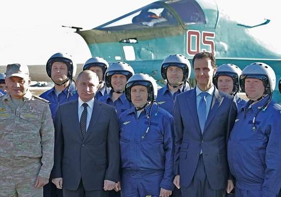 Putin bất ngờ đến Syria ăn mừng chiến thắng IS 2