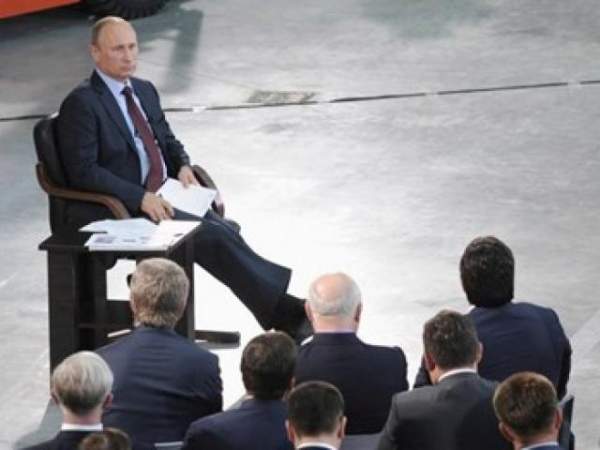 Video: Tổng thống Syria bị chặn tiến lại gần ông Putin 2