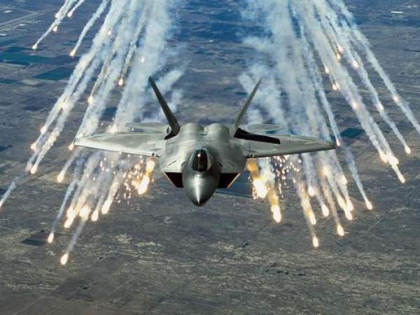 F-22 Mỹ nổ súng khi đụng độ chiến đấu cơ Nga ở Syria? 3