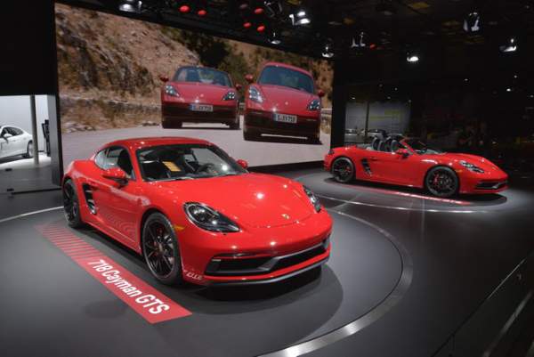 Porsche 718 GTS 2018 có giá từ 1,81 tỷ đồng 2