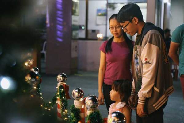 Giáng sinh ở Sài Gòn: "Lạc lối" ở 2 khu phố nhà giàu 7