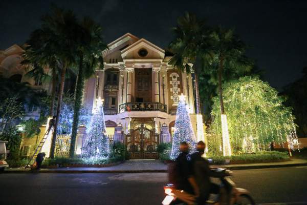 Giáng sinh ở Sài Gòn: "Lạc lối" ở 2 khu phố nhà giàu