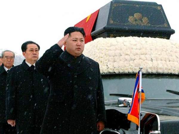 Hành động khác lạ của Kim Jong-un dịp lễ kỷ niệm quan trọng 3