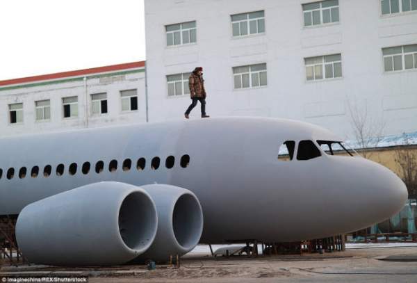 TQ: Anh nông dân bỏ 2,8 tỉ đồng xây nhà hình máy bay Airbus A320 7