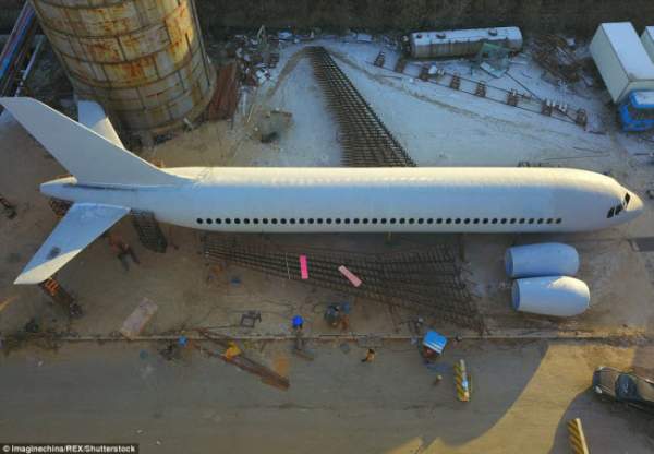 TQ: Anh nông dân bỏ 2,8 tỉ đồng xây nhà hình máy bay Airbus A320 8