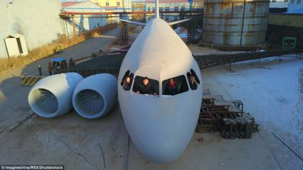 TQ: Anh nông dân bỏ 2,8 tỉ đồng xây nhà hình máy bay Airbus A320 6
