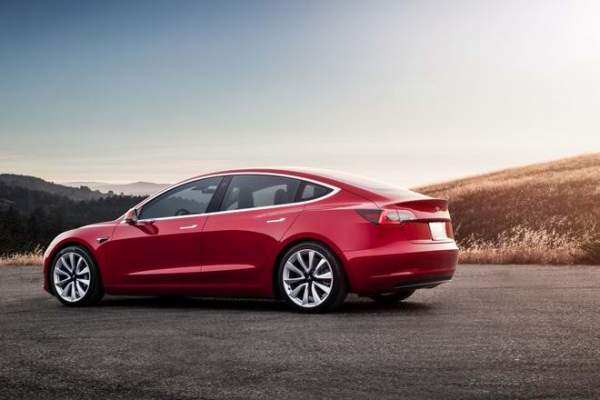 Tesla đang đánh cược với xe Model 3 2