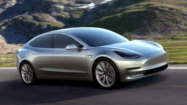Tesla đang đánh cược với xe Model 3 7