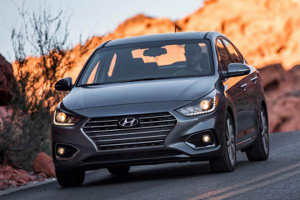 Chọn xe nào: Hyundai Accent 2018 hay Kia Rio 2018 2