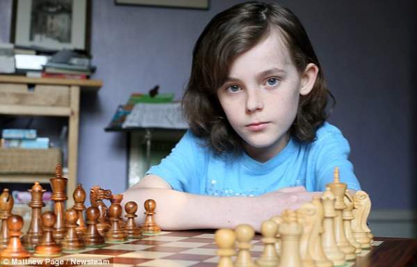 Thần đồng 12 tuổi khiến nhà vô địch cờ vua vĩ đại top 1 nước Nga phải lao đao 3