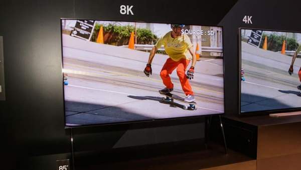 Samsung khoe QLED TV 8K cực lớn hỗ trợ AI