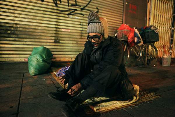 Ảnh: Người vô gia cư trong đêm lạnh "ác mộng" ở Hà Nội 9