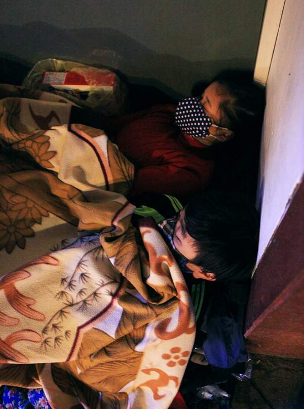 Ảnh: Người vô gia cư trong đêm lạnh "ác mộng" ở Hà Nội 5