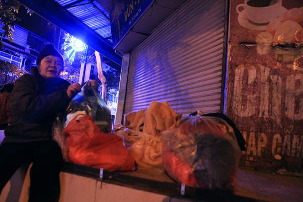 Ảnh: Người vô gia cư trong đêm lạnh "ác mộng" ở Hà Nội 11