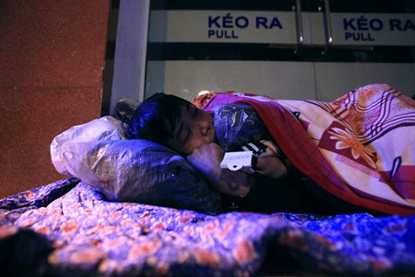 Ảnh: Người vô gia cư trong đêm lạnh "ác mộng" ở Hà Nội 4