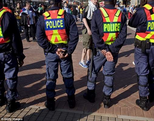 Nam Phi: Kẻ hãm hiếp bị nạn nhân tấn công gần đứt lìa "của quý"
