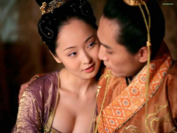 Bí mật vẻ hấp dẫn của "mỹ nữ 18" đóng vai phụ Hoàng Kim Giáp 2