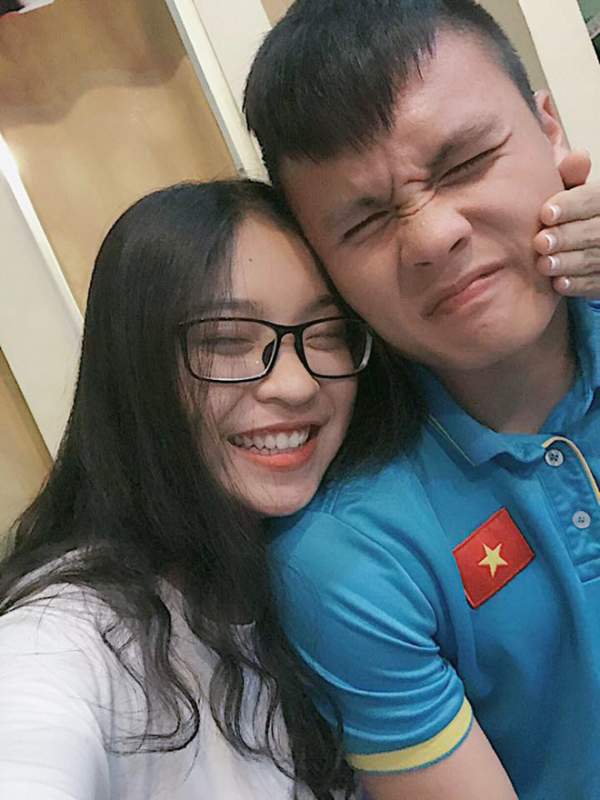 Bạn gái đẹp mơn mởn của “ngôi sao sáng chói” U23 Việt Nam 2