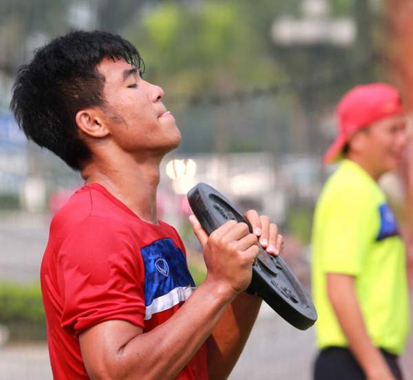 Hà Đức Chinh U23 Việt Nam vạm vỡ không kém Bùi Tiến Dũng 8