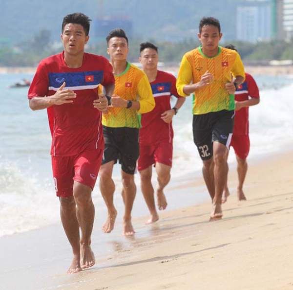 Hà Đức Chinh U23 Việt Nam vạm vỡ không kém Bùi Tiến Dũng 7
