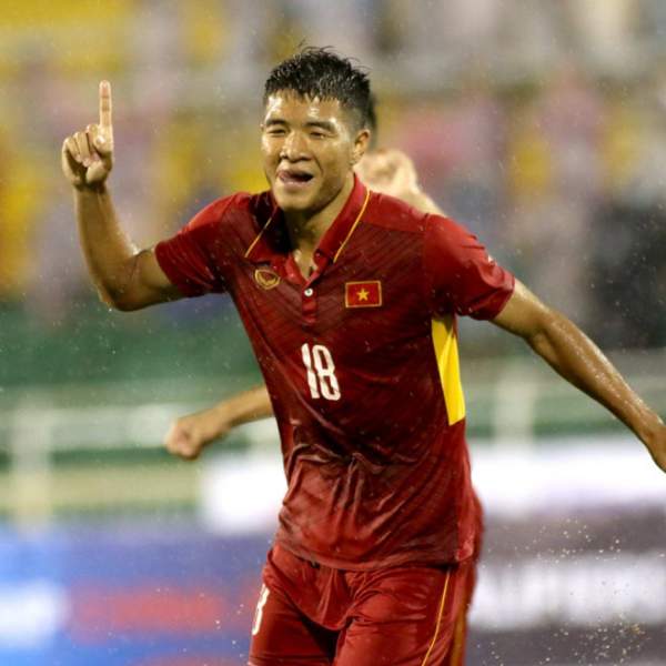 Hà Đức Chinh U23 Việt Nam vạm vỡ không kém Bùi Tiến Dũng